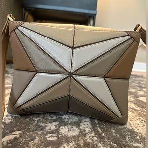 Mlouye Atlas Crossbody